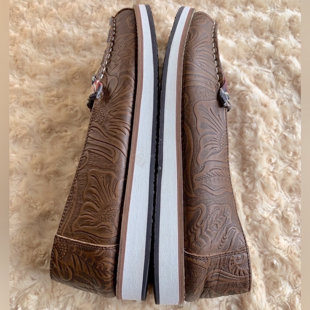 Myra Brown Embossed Leather Aztec Print Noc Toe Slip On Shoes Size 9 - Picture 7 of 10